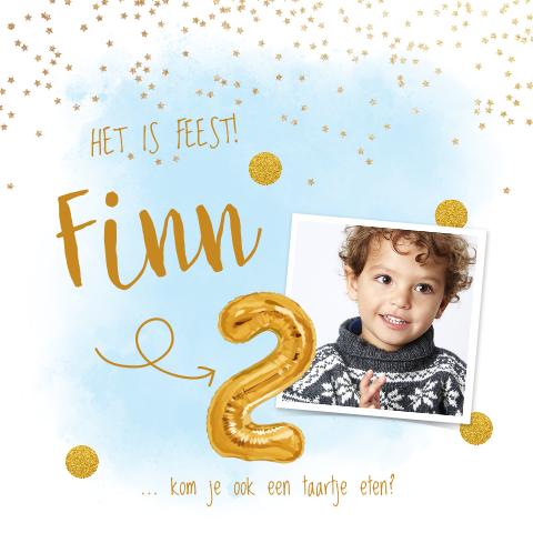 Coole uitnodiging 2 jaar met gouden sterretjes