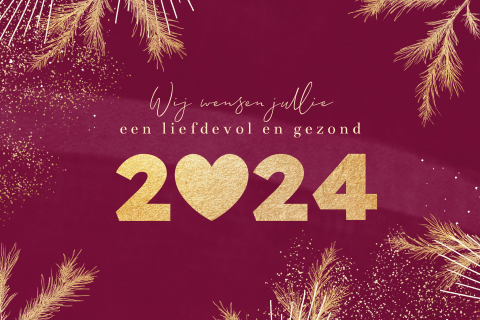 Stijlvolle kerstkaart met goudlook jaartal en hartje