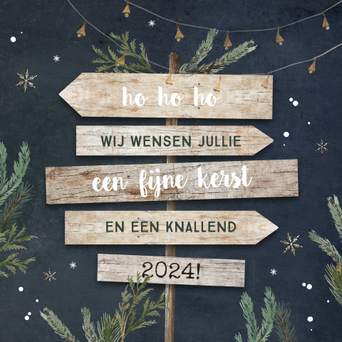 Klassieke kerstkaart met houten wegwijzer