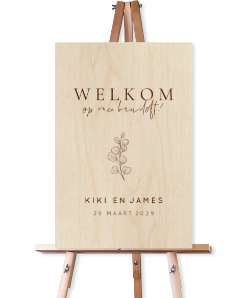 Welkomstbord van hout voor bruiloft met bloem in neutrale kleuren