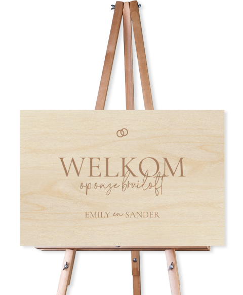Welkomstbord van hout voor bruiloft in neutrale kleuren