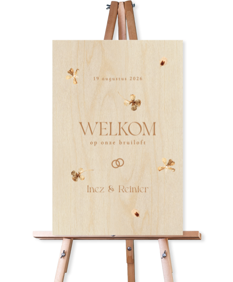 Welkomstbord van hout voor bruiloft met gele droogbloemen