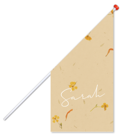 Gele vlag met droogbloemen-look papier