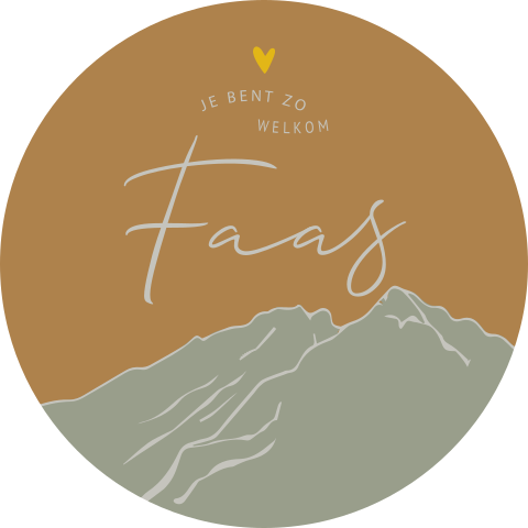 Raamsticker jongen met abstracte bergen