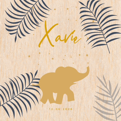 Geboortekaartje van hout met olifant en jungle bladeren
