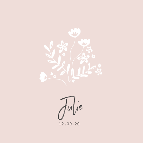 Lief geboortekaartje voor een meisje met bloemen