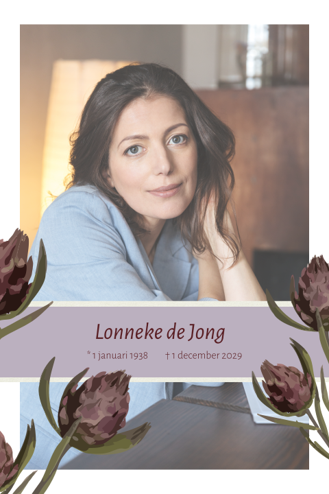 Rouwkaart met eigen foto en donker paarse artisjok bloemen