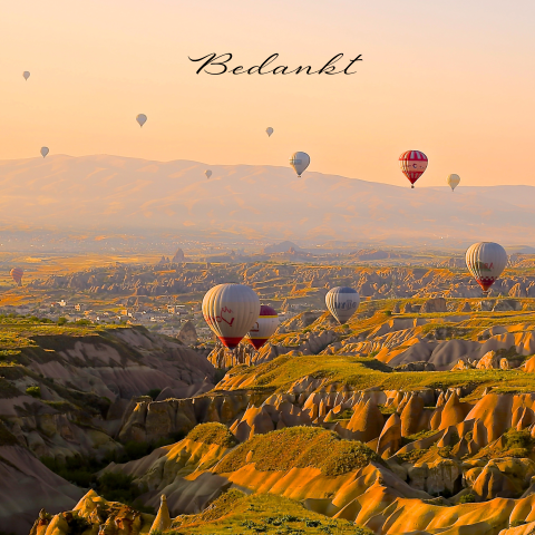 Bedankkaart met prachtig gefotografeerd landschap met luchtballon
