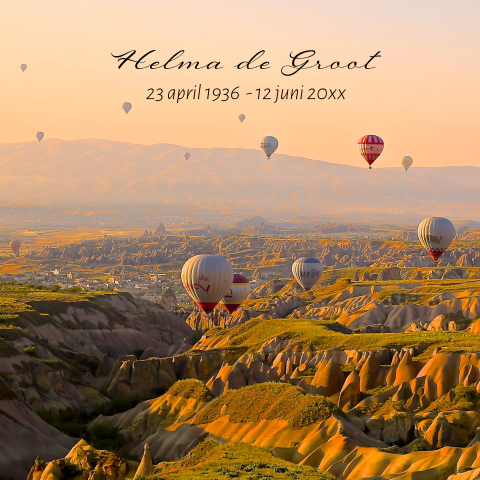 Rouwkaart met prachtig gefotografeerd landschap met luchtballon