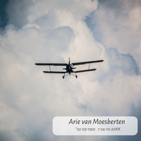 Mooie moderne rouwkaart met vliegtuig