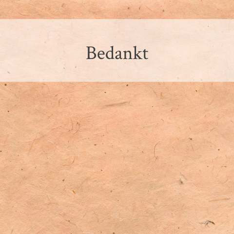 Eenvoudige bedankkaart zalmkleurig karton met witte tekstrand