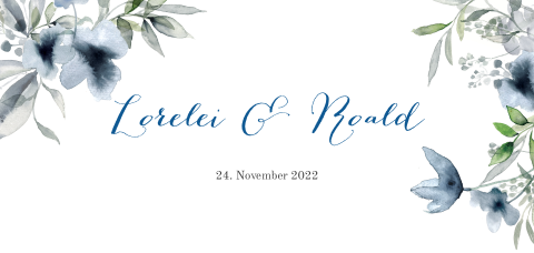 Hochzeitseinladung mit grünen Blättern und blauen Blüten