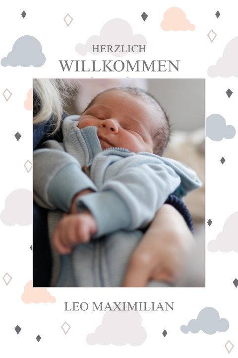 Träumerische Geburtskarte mit vielen kleinen Wölkchen
