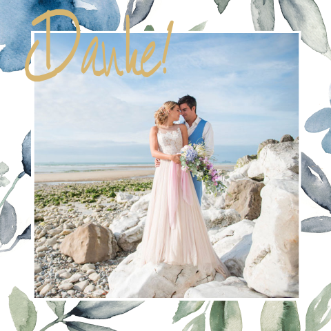 Dankeskarte mit Ihrem Bild und Blumen im Hintergrund