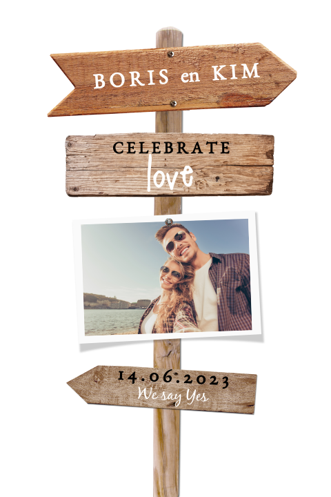 Hochzeitseinladung mit Holzschild als Wegweiser und Ihrem Foto