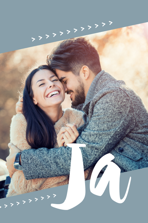 Hochzeitseinladung mit blauem Hintergrund und einem schrägen Bild