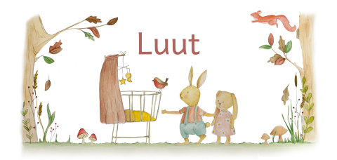 uniek herfst geboortekaartje met wieg in bos en konijntjes