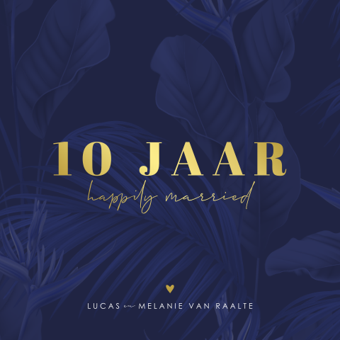 Goudfolie uitnodiging voor 10 jaar getrouwd met blad op de achtergrond