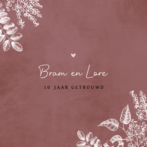 Jubileum uitnodiging 10 jaar getrouwd bordeaux rood met bloemen
