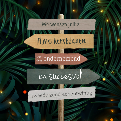 Wegwijzer zakelijke kerstkaart met houten bordjes