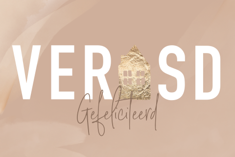 Felicitatie verhuisd met trendy kleuren en gouden huisje