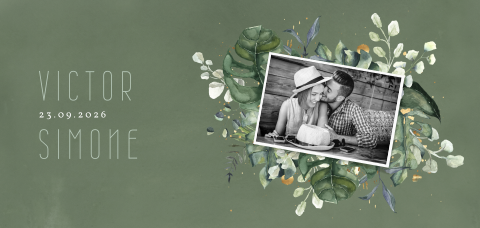 Trouwkaart met foto en pastelkleurige bloemen