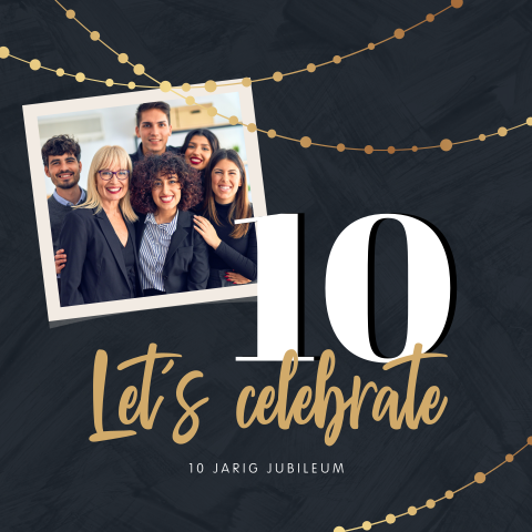 Zakelijke uitnodiging jubileum 10 jaar met slingers en foto