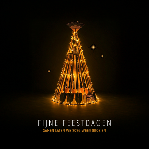 Zakelijke kerstkaart met een kerstboom van tuingereedschap