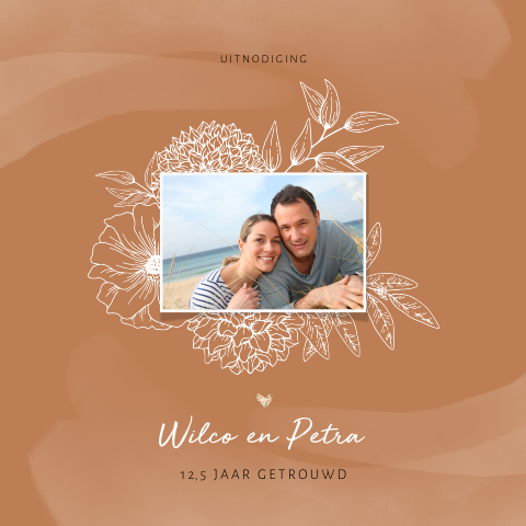 Uitnodiging 12,5 jaar getrouwd met foto en getekende bloemen