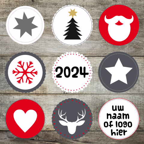 Zakelijke kerstkaart met kerstplaatjes op houten achtergrond