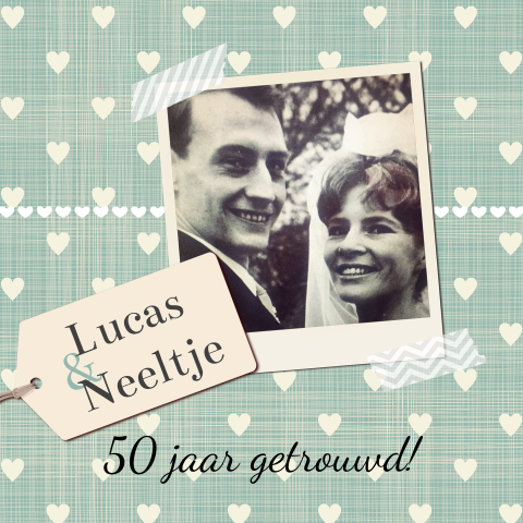 Uitnodiging voor een huwelijksjubileum met hartjes en foto