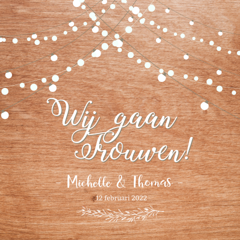 Romantische trouwkaart met hout en lichtjes