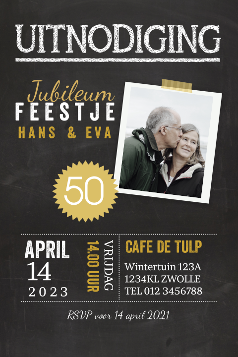 Jubileumkaart met foto op krijtbord en goudlook