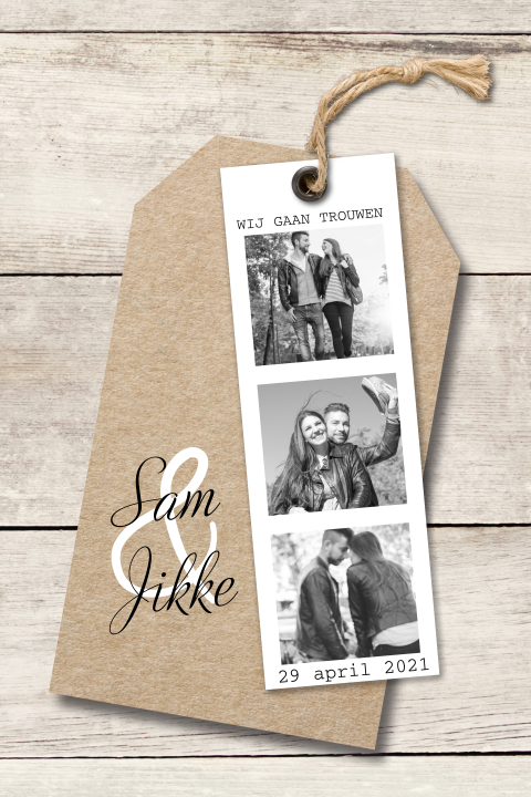 Stoere trouwkaart met houtachtergrond en label