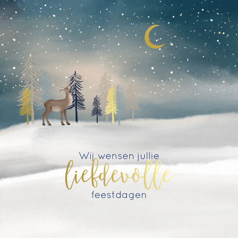 Sfeervolle kerstkaart met bomen, rendier en goudfolie