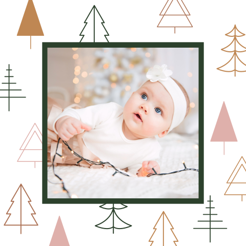 Moderne kerstkaart met foto en verschillende kerstbomen