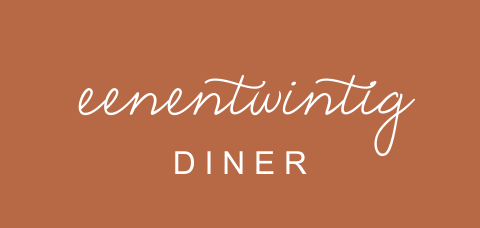 Trendy typografie uitnodiging voor 21 diner op roestbruin