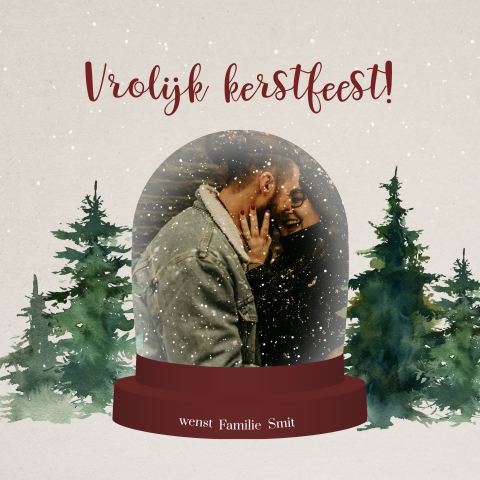 Vierkante kerstkaart met sneeuwbol en foto