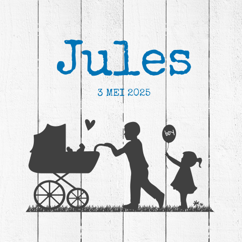 Lief geboortekaartje met kinderwagen op een houten achtergrond