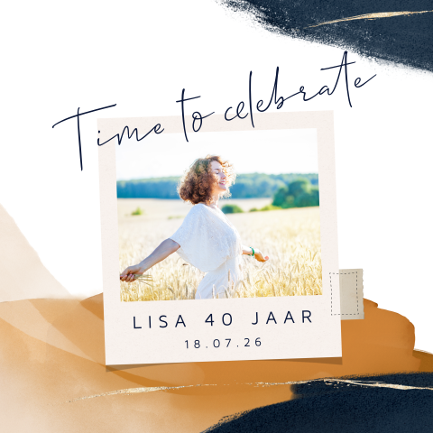 Verjaardagsuitnodiging Time to celebrate met polaroid en waterverf