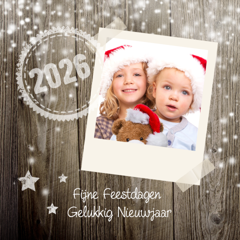 Vrolijke kerstkaart met sneeuw hout stempel en foto