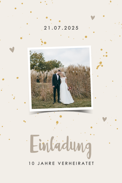 10. Jahrestag Einladung mit Polaroid-Foto und Herzen