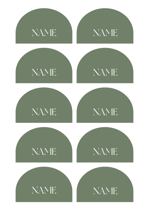 Namenskarten in Bogenform mit grünem Hintergrund