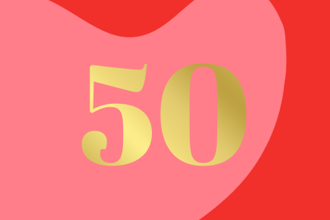 Moderne Geburtstagseinladung zum 50. in abstraktem Rot, Pink und Gold