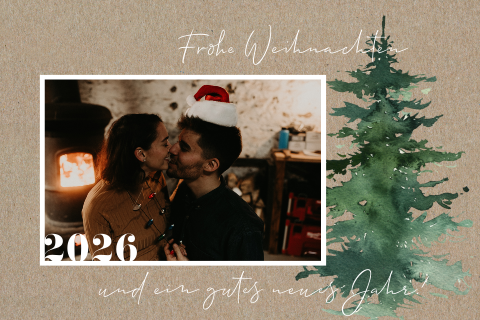 Schöne Weihnachtskarte auf Kraftpapier mit Tannenbaum und Foto