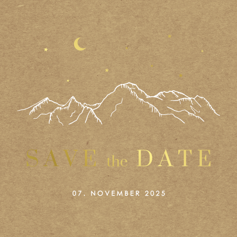 Save-the-date Karte mit Bergen und Sternen auf Kraftoptik