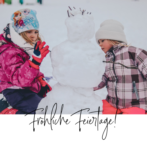 Weihnachtskarte mit Kalligraphie und großem Foto im Winterlook