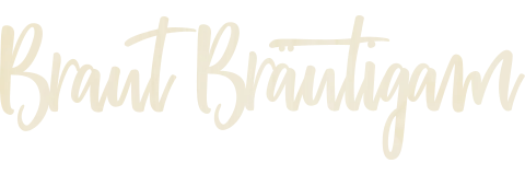 Stilvolle Stuhldeko für die Hochzeit aus Holz Braut und Bräutigam