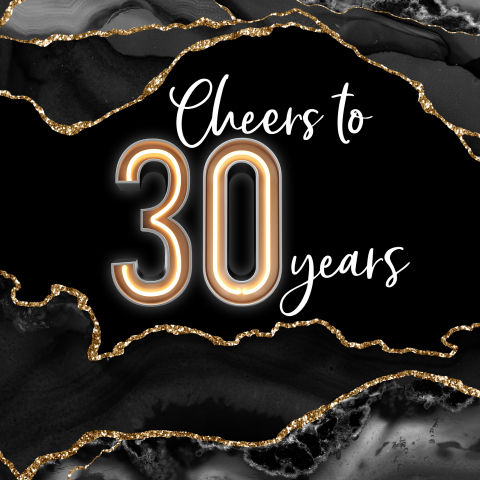 Feestelijke uitnodiging cheers to 30 years marmer zwart en goud