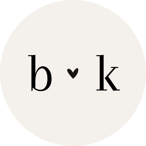 Minimalistische sluitzegels met initialen en hartje